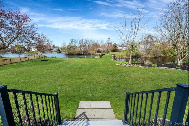 488 Everdell Avenue, West Islip, NY 11795