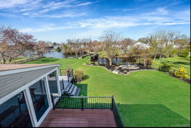 488 Everdell Avenue, West Islip, NY 11795