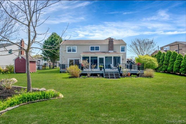 488 Everdell Avenue, West Islip, NY 11795