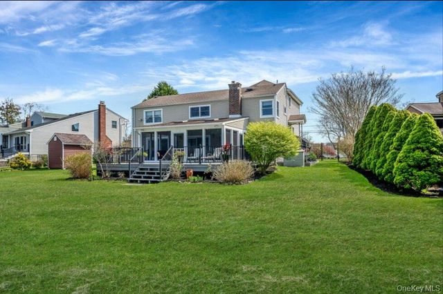 488 Everdell Avenue, West Islip, NY 11795