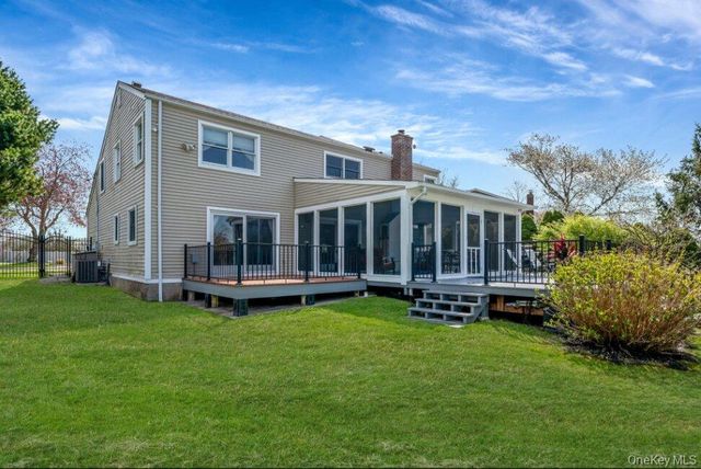 488 Everdell Avenue, West Islip, NY 11795