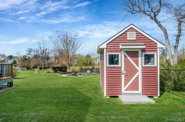 488 Everdell Avenue, West Islip, NY 11795
