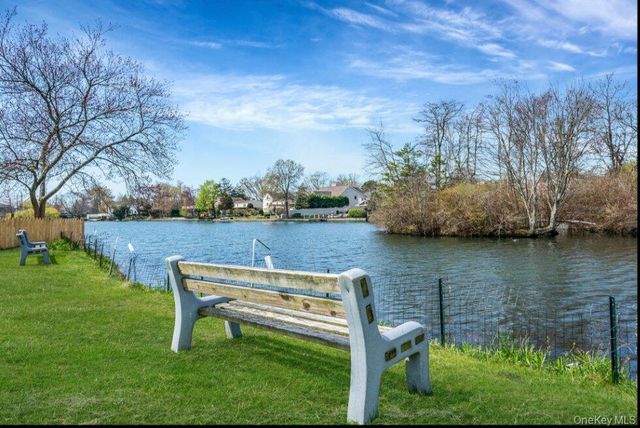 488 Everdell Avenue, West Islip, NY 11795