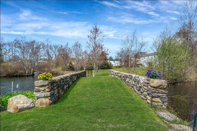 488 Everdell Avenue, West Islip, NY 11795