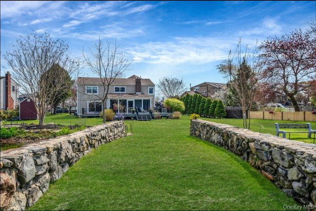 488 Everdell Avenue, West Islip, NY 11795