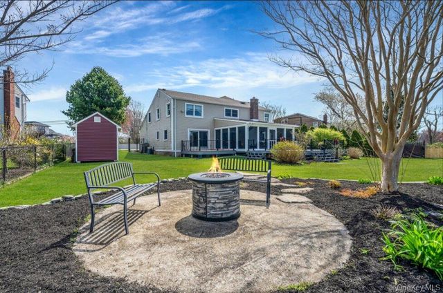 488 Everdell Avenue, West Islip, NY 11795