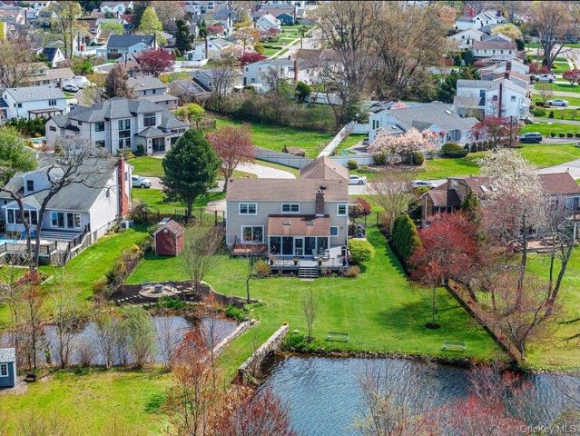 488 Everdell Avenue, West Islip, NY 11795