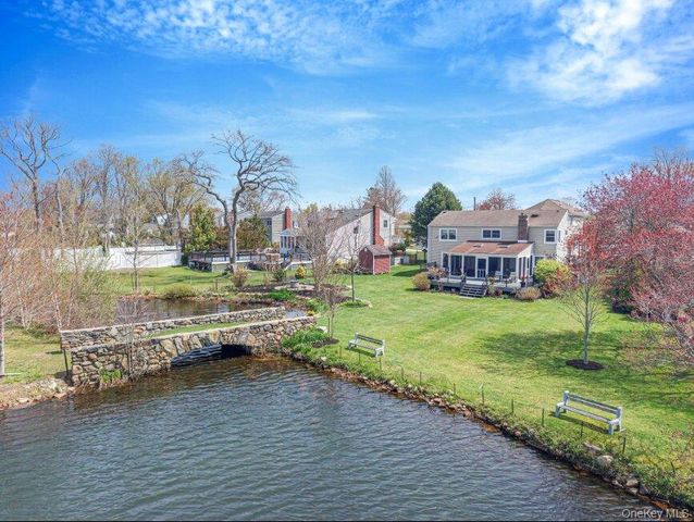 488 Everdell Avenue, West Islip, NY 11795