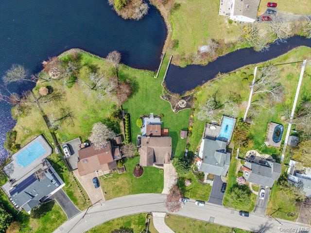 488 Everdell Avenue, West Islip, NY 11795
