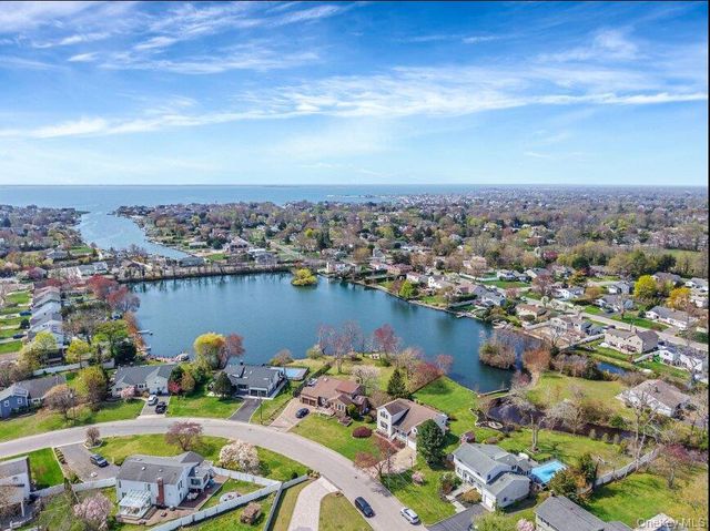 488 Everdell Avenue, West Islip, NY 11795
