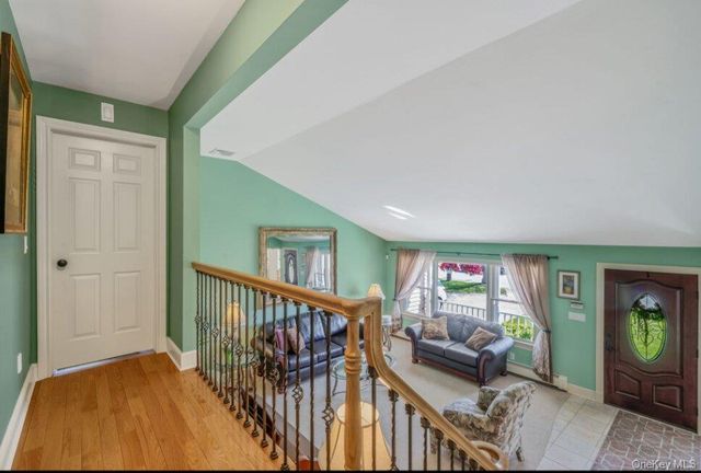 488 Everdell Avenue, West Islip, NY 11795