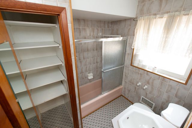 5019 W Carmen Avenue, Chicago, IL 60630