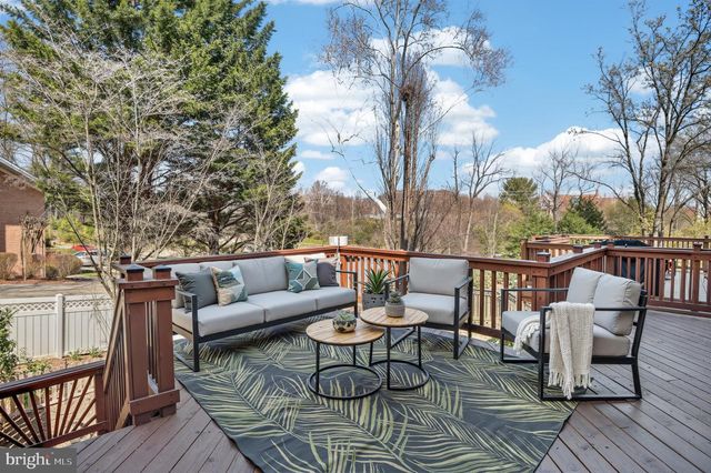 105 CROFTON HILL LN, Rockville, MD 20850