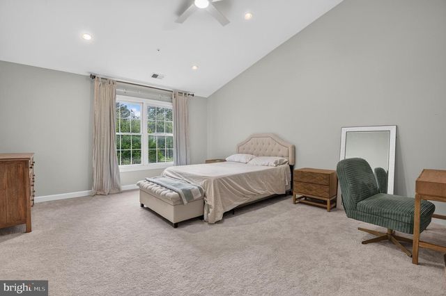 105 CROFTON HILL LN, Rockville, MD 20850