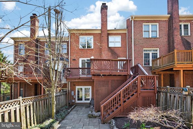 105 CROFTON HILL LN, Rockville, MD 20850
