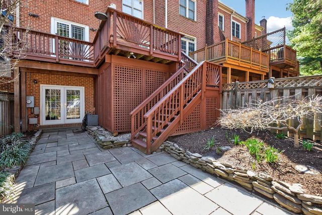 105 CROFTON HILL LN, Rockville, MD 20850