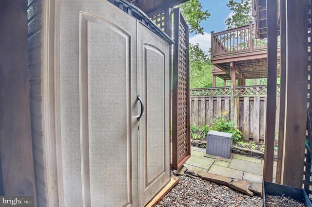 105 CROFTON HILL LN, Rockville, MD 20850
