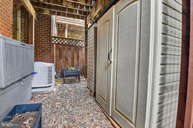 105 CROFTON HILL LN, Rockville, MD 20850
