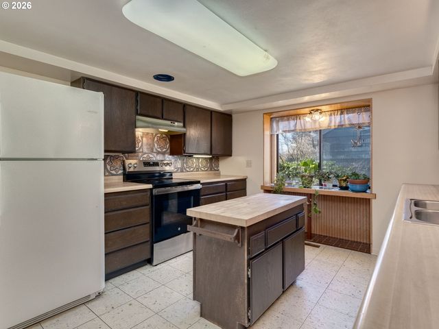 1935 Ne ORCHARD Ave, Mc Minnville, OR 97128