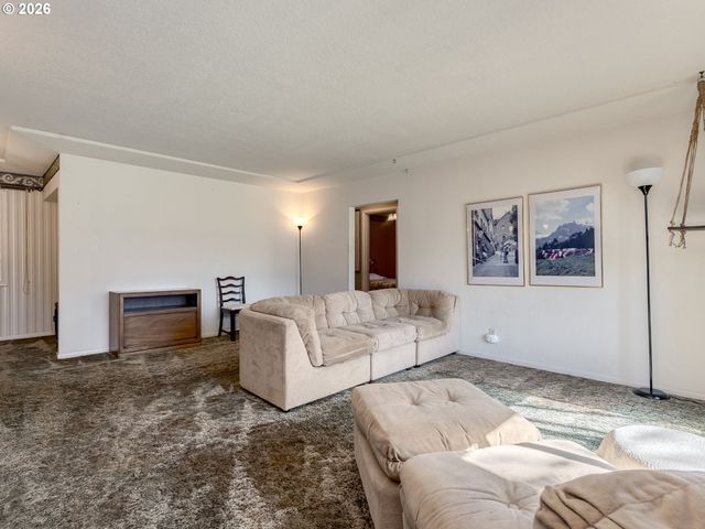 1935 Ne ORCHARD Ave, Mc Minnville, OR 97128