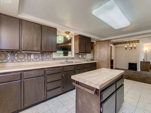 1935 Ne ORCHARD Ave, Mc Minnville, OR 97128