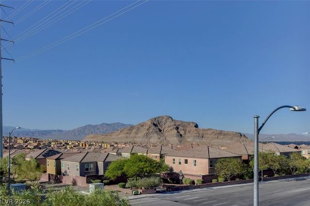 3574 DESERT CLIFF Street 203, Las Vegas, NV 89129