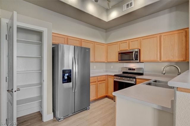 3574 DESERT CLIFF Street 203, Las Vegas, NV 89129