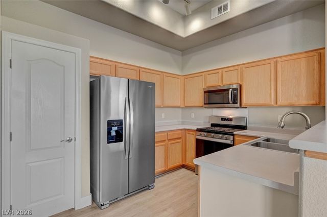 3574 DESERT CLIFF Street 203, Las Vegas, NV 89129