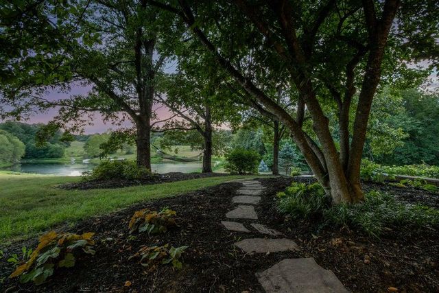 841 S ROUTE UU, Columbia, MO 65203