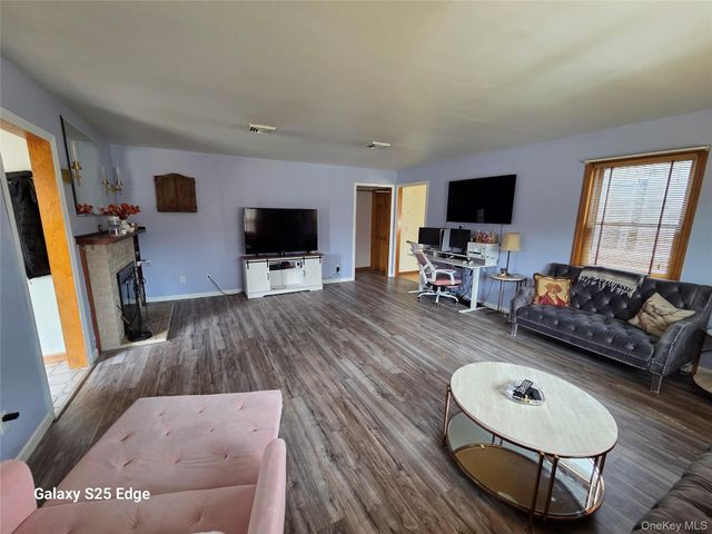 43 Lake Road, Hopewell Junction, NY 12533