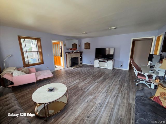 43 Lake Road, Hopewell Junction, NY 12533