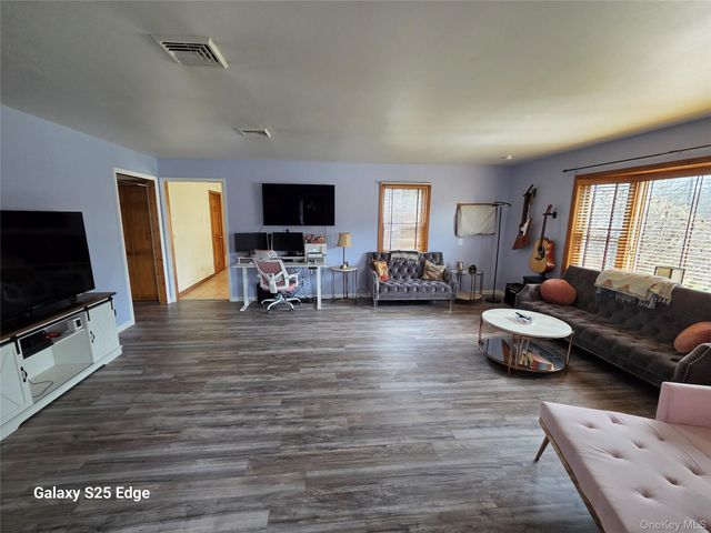 43 Lake Road, Hopewell Junction, NY 12533