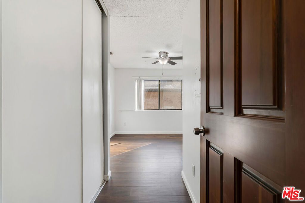 Image 13 of property listing at 14401 Plummer Street 6, Panorama City, CA 91402