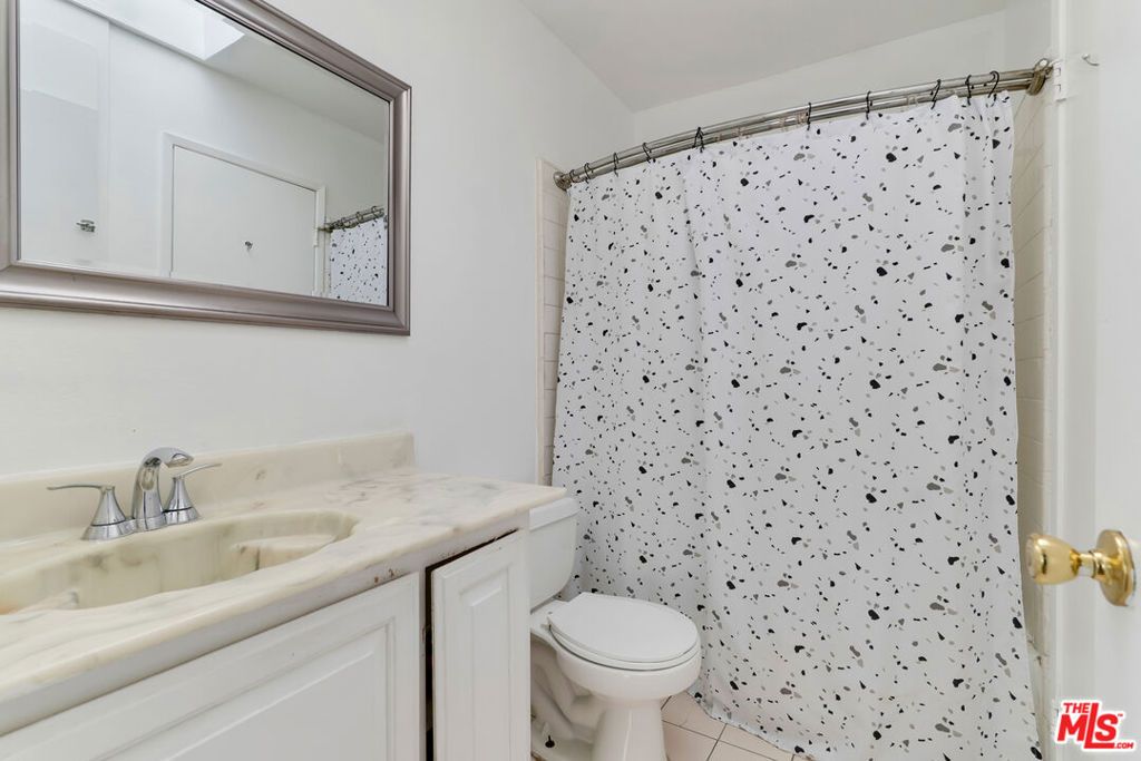 Image 14 of property listing at 14401 Plummer Street 6, Panorama City, CA 91402