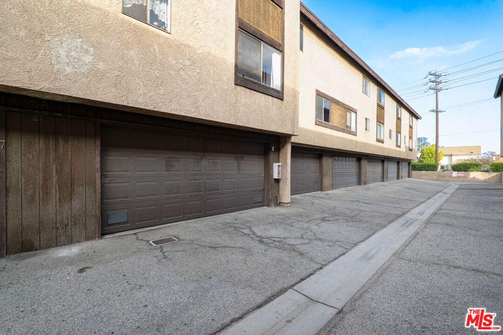 Image 22 of property listing at 14401 Plummer Street 6, Panorama City, CA 91402
