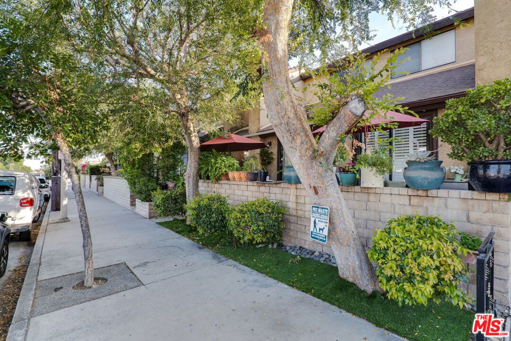 Image 27 of property listing at 14401 Plummer Street 6, Panorama City, CA 91402