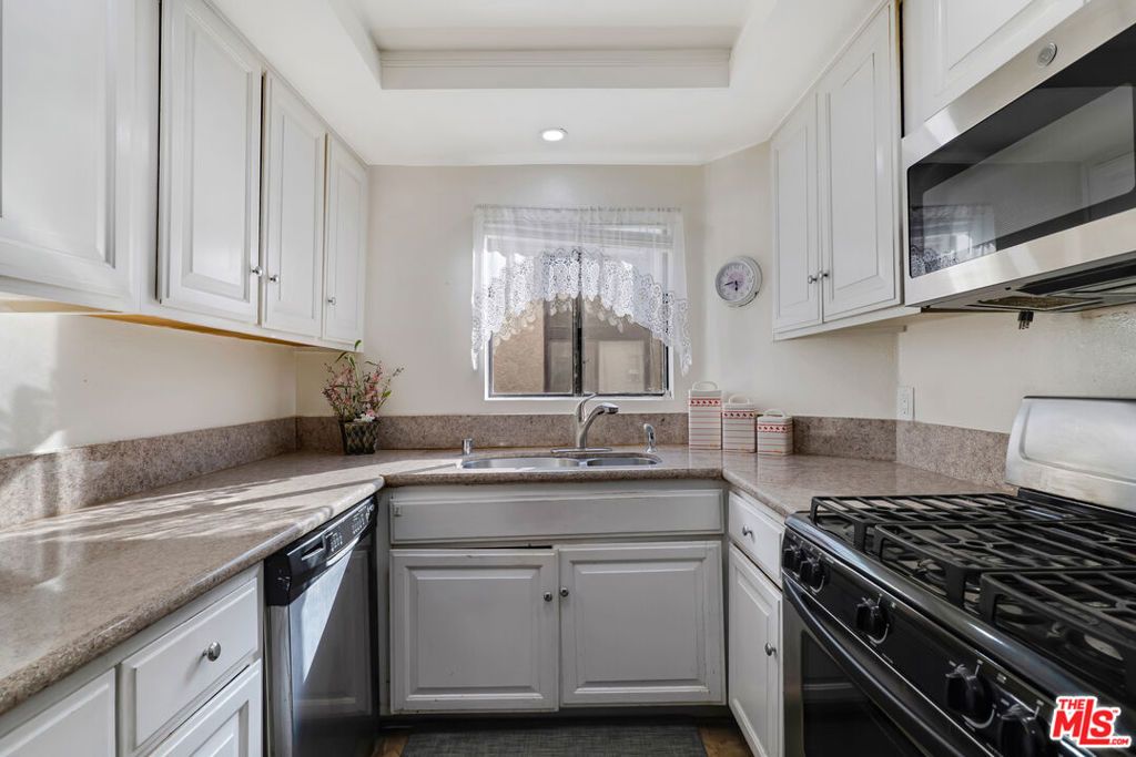 Image 3 of property listing at 14401 Plummer Street 6, Panorama City, CA 91402