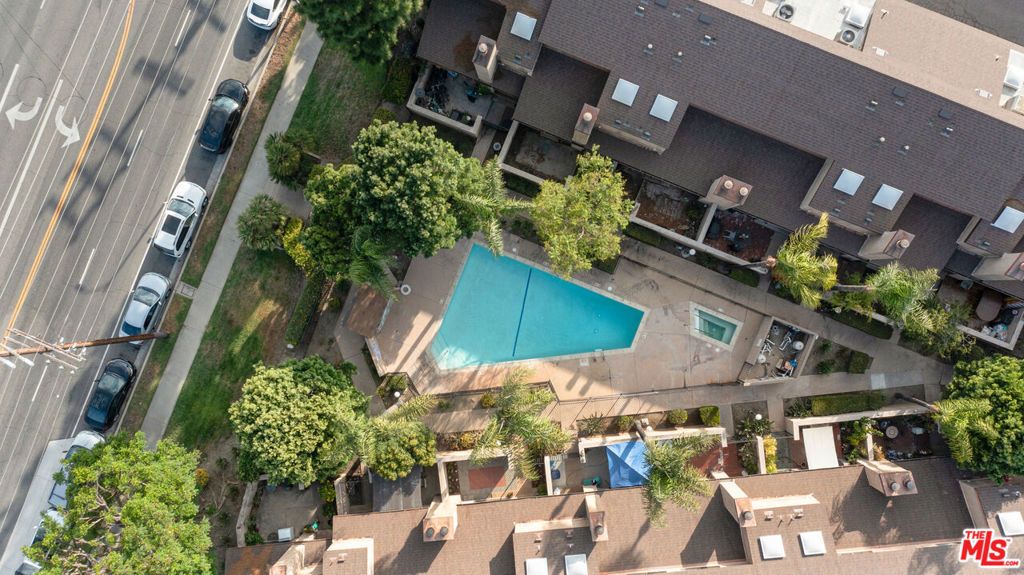 Image 31 of property listing at 14401 Plummer Street 6, Panorama City, CA 91402