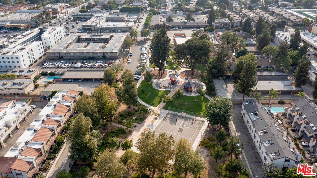 Image 34 of property listing at 14401 Plummer Street 6, Panorama City, CA 91402