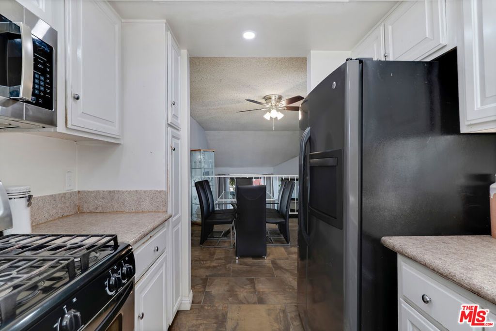 Image 4 of property listing at 14401 Plummer Street 6, Panorama City, CA 91402