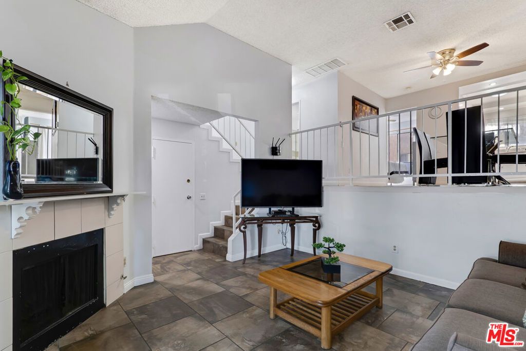 Image 6 of property listing at 14401 Plummer Street 6, Panorama City, CA 91402