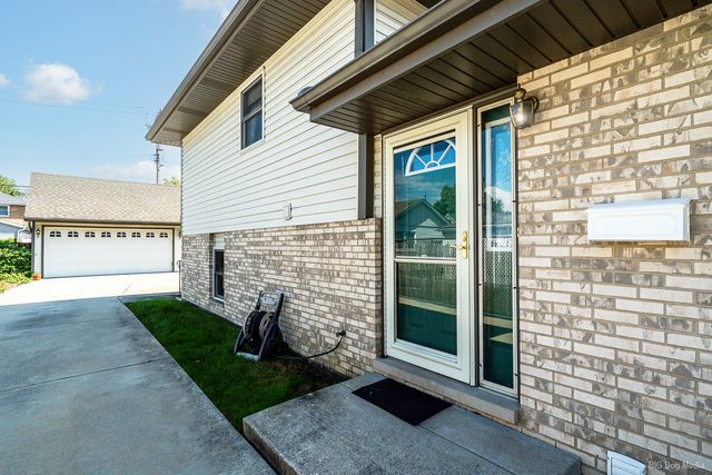 10325 S Whipple Street, Chicago, IL 60655