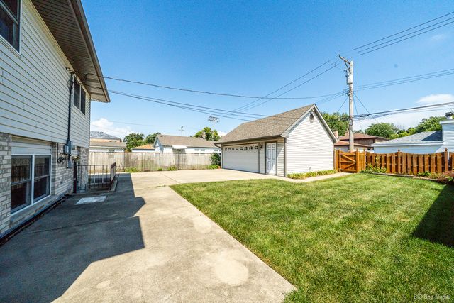 10325 S Whipple Street, Chicago, IL 60655