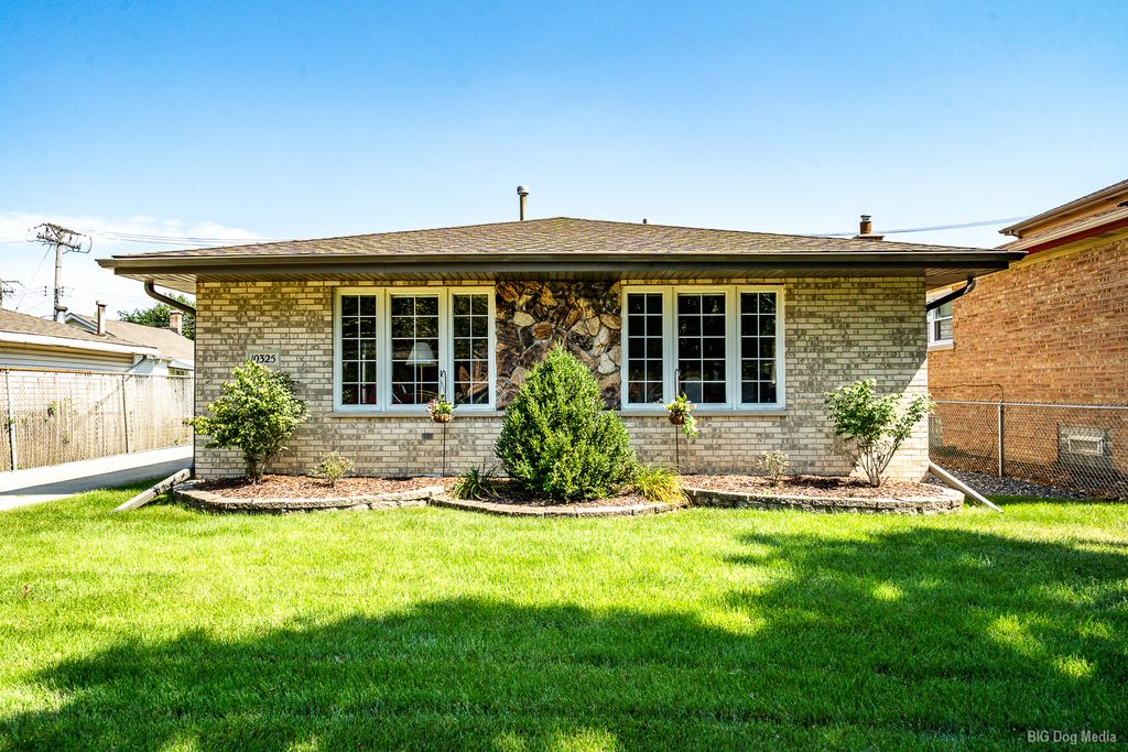 10325 S Whipple Street, Chicago, IL 60655