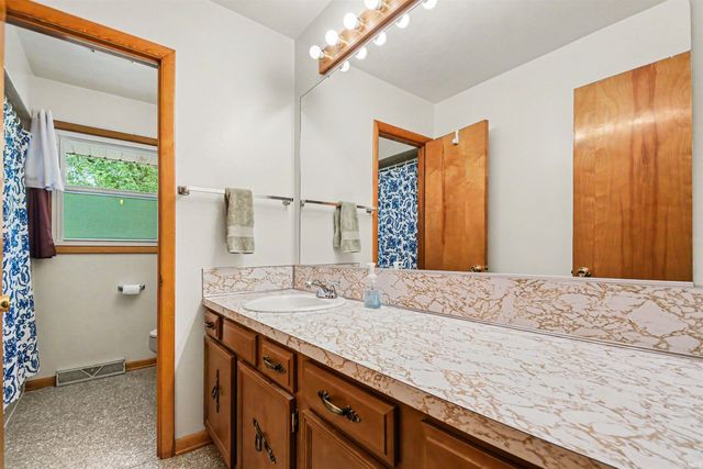 20861 Darden Road, South Bend, IN 46628