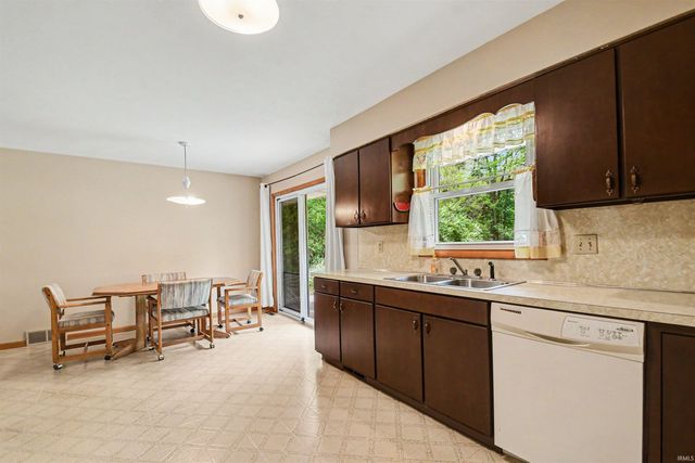 20861 Darden Road, South Bend, IN 46628