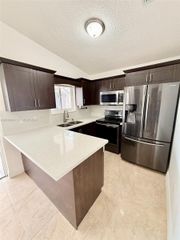 2854 W 75th Ter, Hialeah, FL 33018