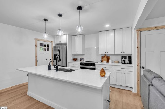 10774 Highway 11, Campobello, SC 29322