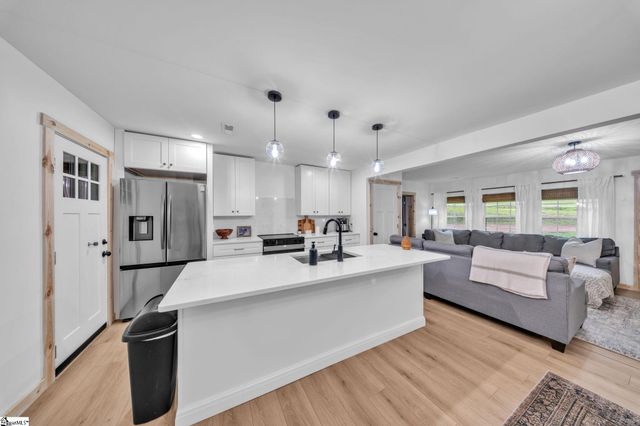 10774 Highway 11, Campobello, SC 29322