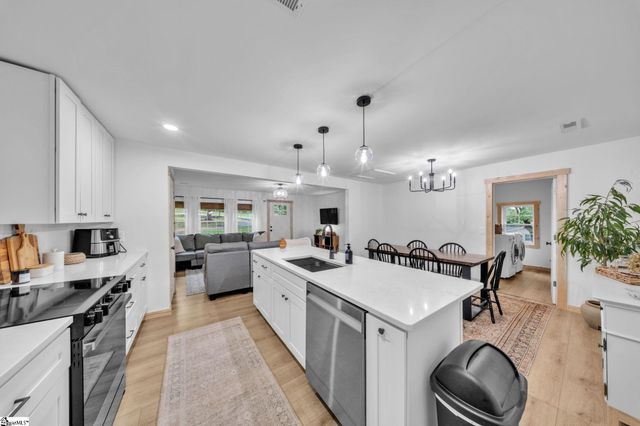 10774 Highway 11, Campobello, SC 29322